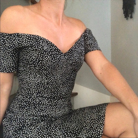 All that jazz 90s off the shoulder formal dress - Picture 5 of 6